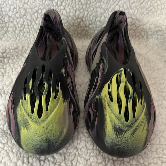 Yeezy Adidas Foam Rnr. Mens Size 6 / Women Size 8. Lightly used (see pics) - Picture 5 of 6